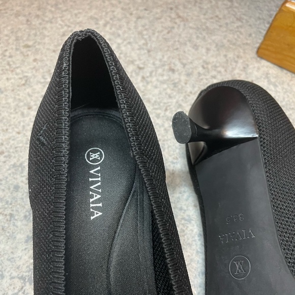 Vivaia pointed-Toe Kitten Heels (Scarlett) in Black - Picture 3 of 8